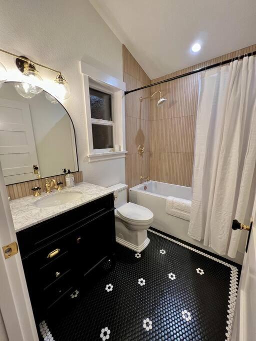 Brand New Custom Built Cottage In Downtown W/Pool! Salem Exterior foto